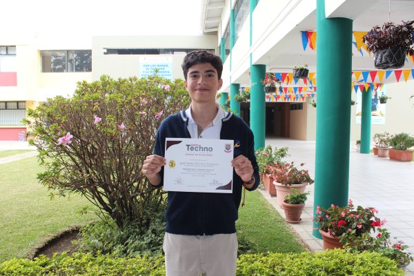 &iexcl;Felicitaciones Juan Daniel Recinos!